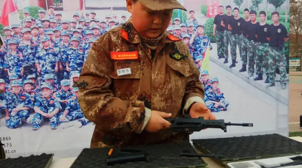 如何根据篮球比赛的不同阶段调整力量训练强度？_0
